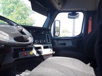 Ryder Stock ID: 241705 Transmission Type/Speed: AUTO 12 Engine: DIESEL DD15AT'17 475/1650 Horse Powe... (image 8)