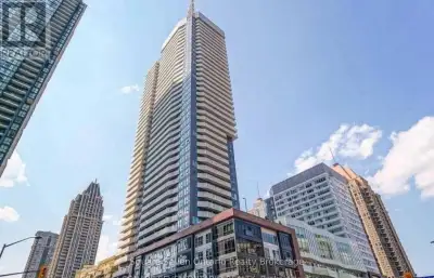 Stunning Split Bedroom Floor plan 2 Bedrooms, 2 Full Bathrooms, Open Concept , 9' Ceiling, Laminate...