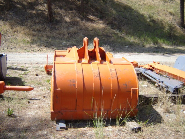 CLAM BUCKET TO FIT 200 SIZE EXCAVATOR 250-573-5733 in Heavy Equipment Parts & Accessories in Kamloops - Image 3