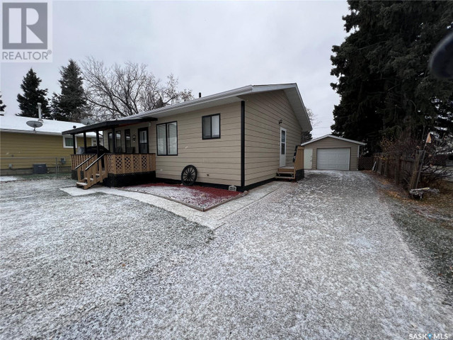 391 2nd STREET W Glaslyn, Saskatchewan in Houses for Sale in Prince Albert - Image 2