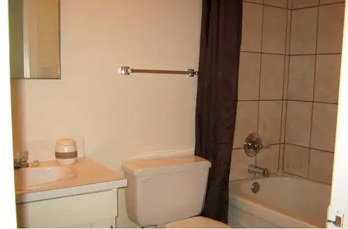 3 Bedroom Townhouse in Long Term Rentals in Grande Prairie - Image 9