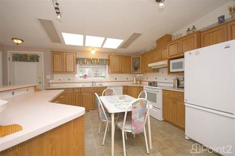 450 Stanford Ave in Houses for Sale in Parksville / Qualicum Beach - Image 4