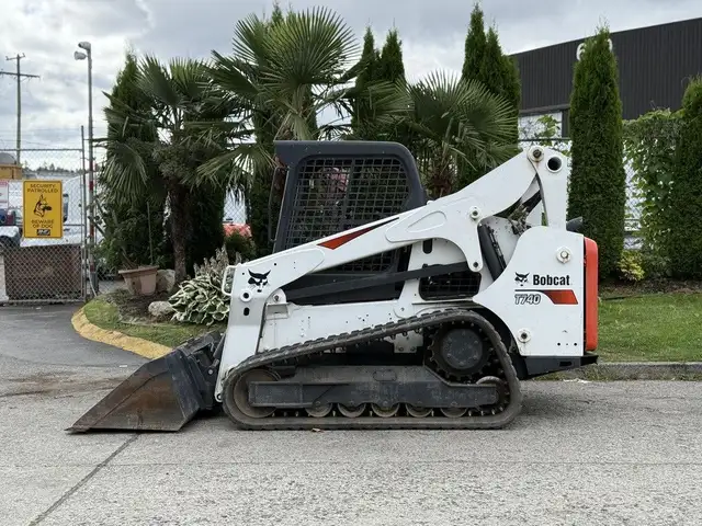 2017 Bobcat T740 Skid Loader in Heavy Trucks in Regina - Image 7