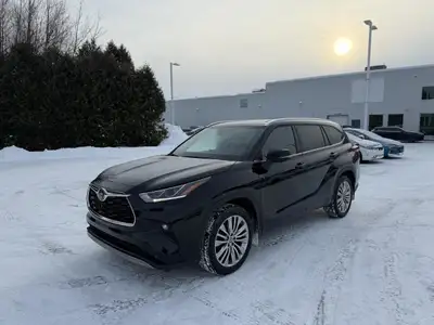 Ce Rav4 est équipé de :Caméra 360 , Siège en cuir, Bluetooth, Cruise, PRISE USB, sièges chauffants,...