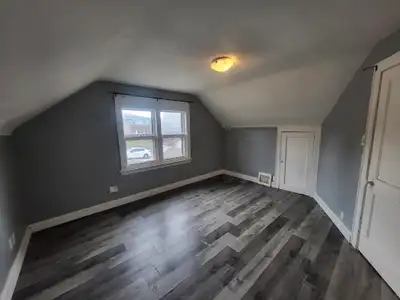 Charming 1 Bedroom Upper-Level Unit – All Utilities & Parking In