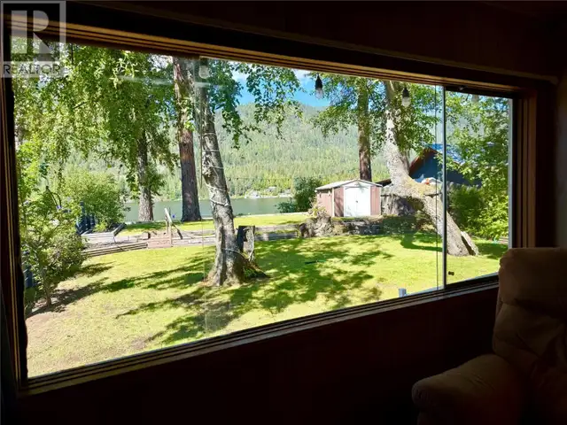 189 Alpine Road Christina Lake, British Columbia in Houses for Sale in Penticton - Image 9