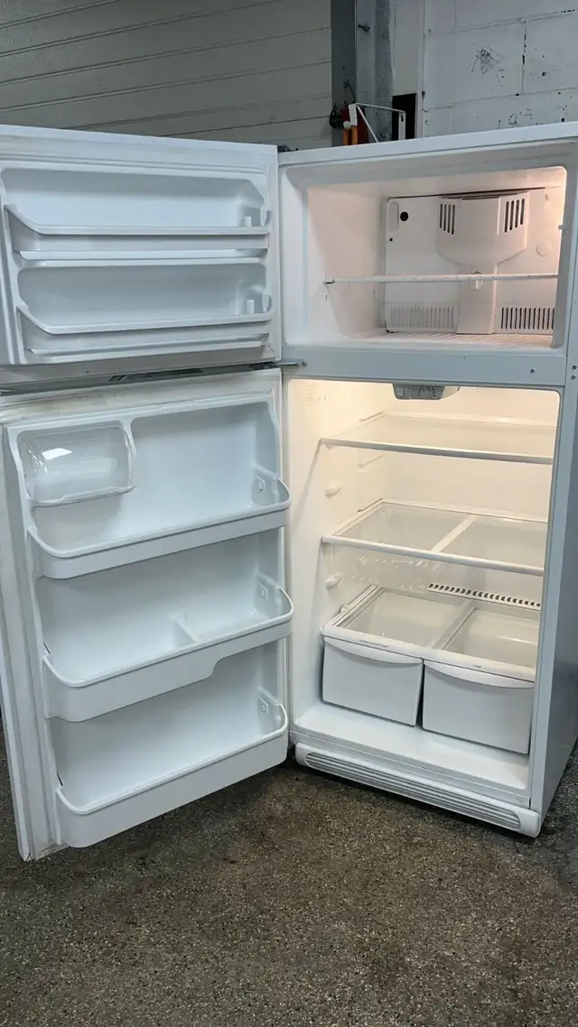 Kenmore 30” Refrigerator Fully Tested  30-Day Warranty in Refrigerators in Kitchener / Waterloo - Image 4