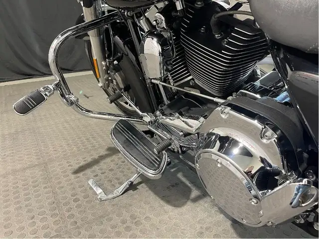 2009 Harley-Davidson Street Glide CANADIAN HARLEY/LOW KM/SERVICE in Sport Touring in North Bay - Image 8