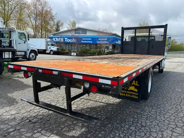 2017 International 24' Flatdeck in Heavy Trucks in Abbotsford - Image 5
