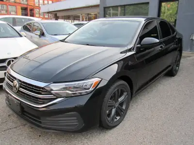 AUTOMATIC. FINISHED IN BLACK WITH LEATHER INTERIOR. ALLOY WHEELS WITH NEW TIRES, A/C, BACK UP CAMERA...
