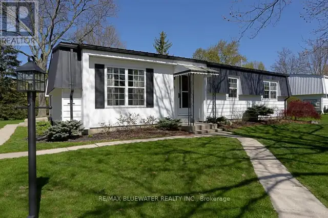 314 WYLDWOOD LANE S South Huron (Stephen), Ontario in Houses for Sale in Grand Bend - Image 7