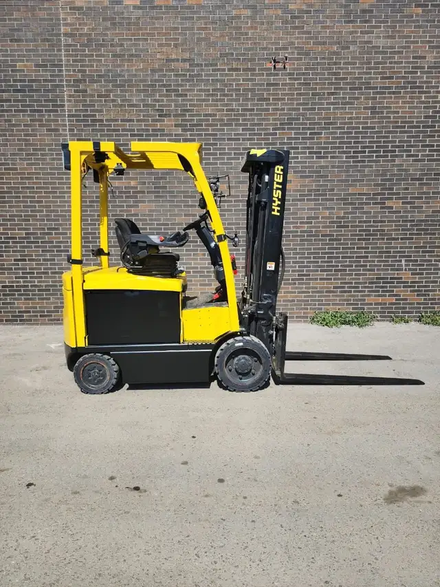 2021 Hyster 6000 LB CAP ELECTRIC FORKLIFT 3 STAGE w side-shift in Heavy Equipment in Mississauga / Peel Region - Image 3