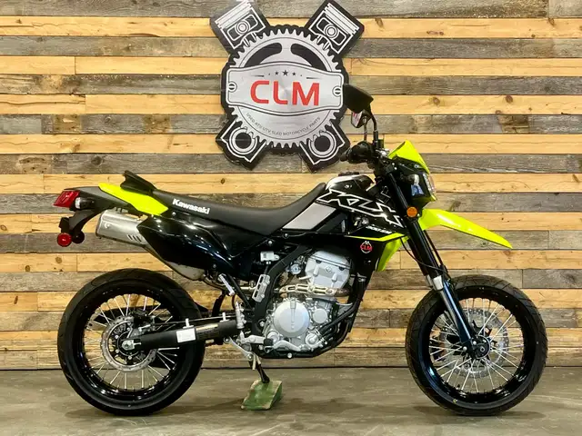 2023 Kawasaki KLX 300 SM - SUPER MOTARD + ONLY 8 KM + STREET LEG in Other in Ottawa - Image 6