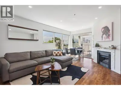 A true urban oasis, this townhome-style condo at Southport blends tranquility with city living. Enjo...