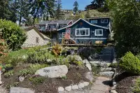 Gibsons Bay area cottage with separate studio suite!