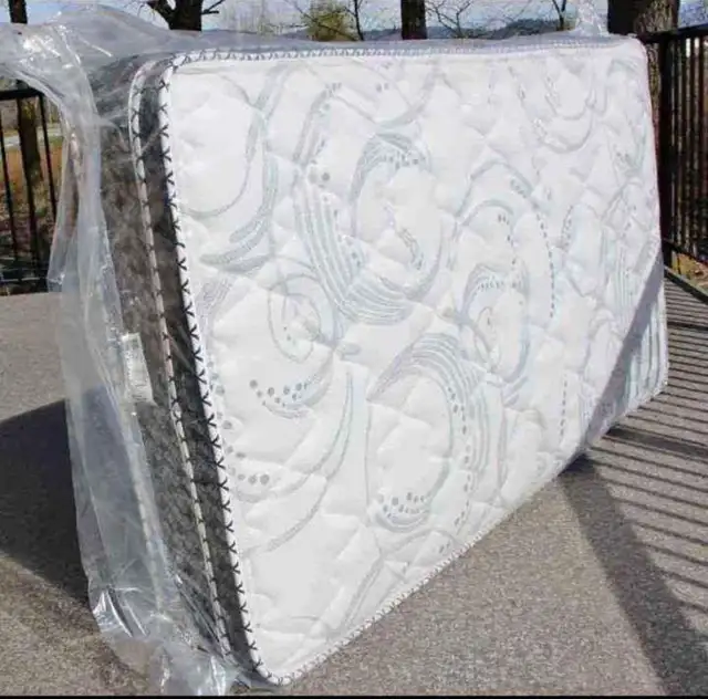 Twin Mattress - Full Mattress : King Mattress | Queen Mattress in Beds & Mattresses in Oshawa / Durham Region - Image 4