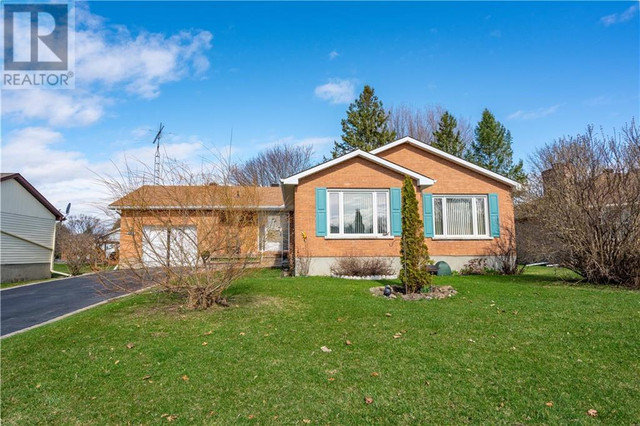 6232 DALTON COURT Bainsville, Ontario in Houses for Sale in Ottawa