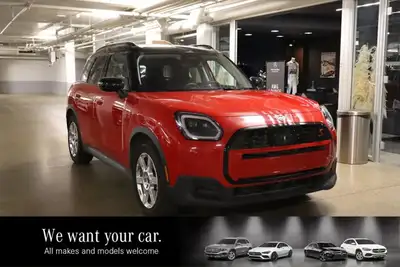 This MINI Countryman has a strong Intercooled Turbo Premium Unleaded I-4 2.0 L/122 engine powering t...
