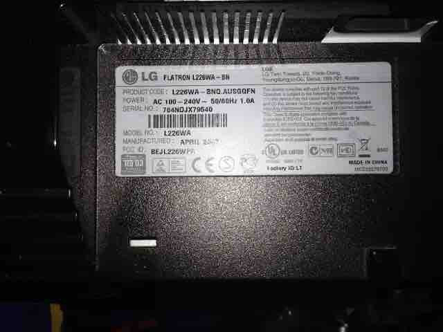 Samsung 22" LS22B350 + LG 22" L226WA + Ergotron Neo-Flex Stand in Monitors in City of Toronto - Image 3