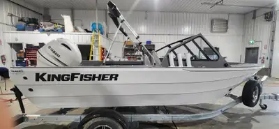 Welcome to Tru-North Yamaha RV & Marine This 16 Falcon is 16 feet 6 inches long and has a Yamaha F90...