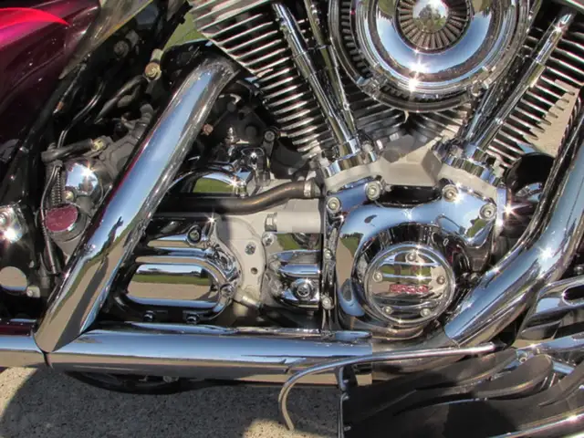 2002 Harley-Davidson FLHRSE - CVO Road King in Sport Touring in Leamington - Image 11