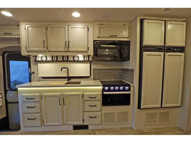 2022 Jayco Greyhawk 29MV Classe C VR/RV Crics Hydrauliques + Sol in RVs & Motorhomes in Laval / North Shore - Image 11