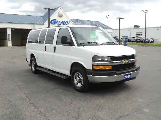 2022 Chevrolet Express 2500 LT RWD 6.6L8cylGas 12Passenger 135"W in Cars & Trucks in Brantford - Image 5