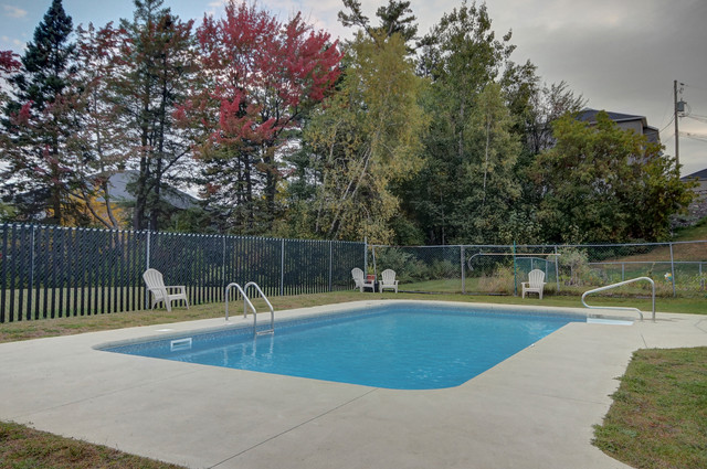 4 1\2 Rock-Forest CHAUFFÉ EAU-CHAUDE INCLUS PISCINE dans Locations longue durée  à Sherbrooke