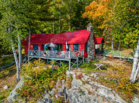 Cottage for sale on Harris Lake