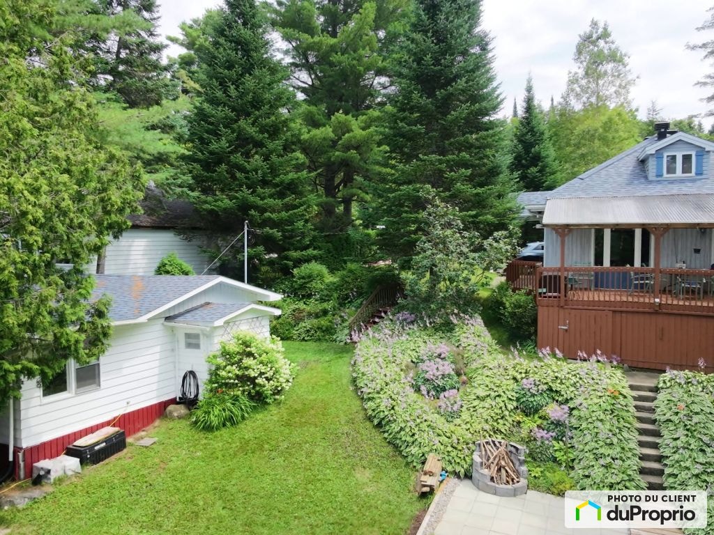 $585,000 - Cottage for sale in St-Calixte — photo 1