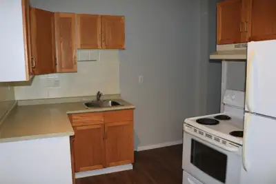 494 Mountain Avenue, 3 Bedroom Side by Side for Rent