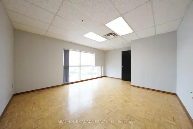 6200 Sq Ft Industrial Warehouse Space for Rent in Burlington in Commercial & Office Space for Rent in Oakville / Halton Region - Image 5