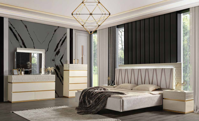 set de chambre in Beds & Mattresses in City of Montréal - Image 3