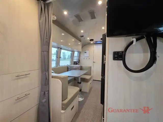 2022 Airstream Flying Cloud 23FB in Travel Trailers & Campers in Calgary - Image 23