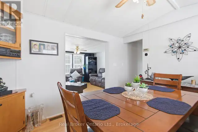 428 PINE PASS Centre Wellington, Ontario in Houses for Sale in Oakville / Halton Region - Image 22