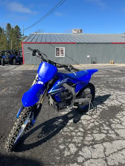 ???? 2025 Yamaha YZ250F Key Features ???? Engine & Performance 250cc liquid-cooled, DOHC 4-stroke en...