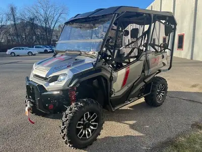 2025 HONDA SXS 1000 M5SS SXS 1000 M5SS Pioneer 5 SE as shown with Sound System Timberwolf Grey NEW -...