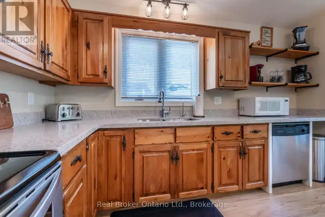 1948 TINY BEACHES ROAD S Tiny, Ontario in Houses for Sale in Oakville / Halton Region - Image 17