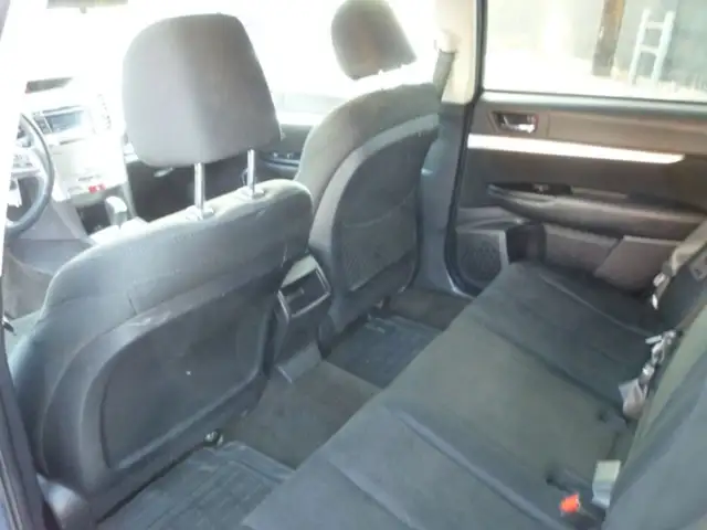 2014 Subaru Outback 4dr Wgn H4 Auto 2.5i Premium in Cars & Trucks in Calgary - Image 14