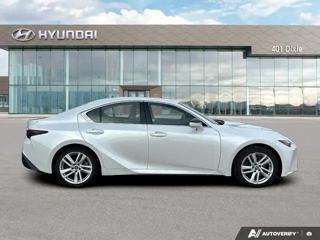 2025 Lexus IS 300 Awd | Leather | Sunroof | Accident Free in Cars & Trucks in Mississauga / Peel Region - Image 7