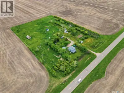 Escape the city rush with this breathtaking Saskatchewan prairie acreage for sale. Nestled on 6.43 p...