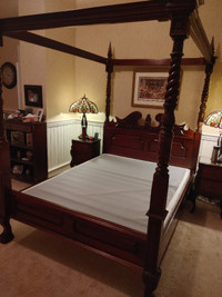 Gorgeous Queen Canopy Bed