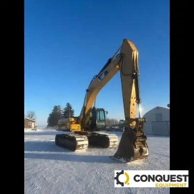 ✔ 44” digging bucket ✔ 66” cleanup bucket ✔ Undercarriage approximately 60% remaining ✔ Service reco...