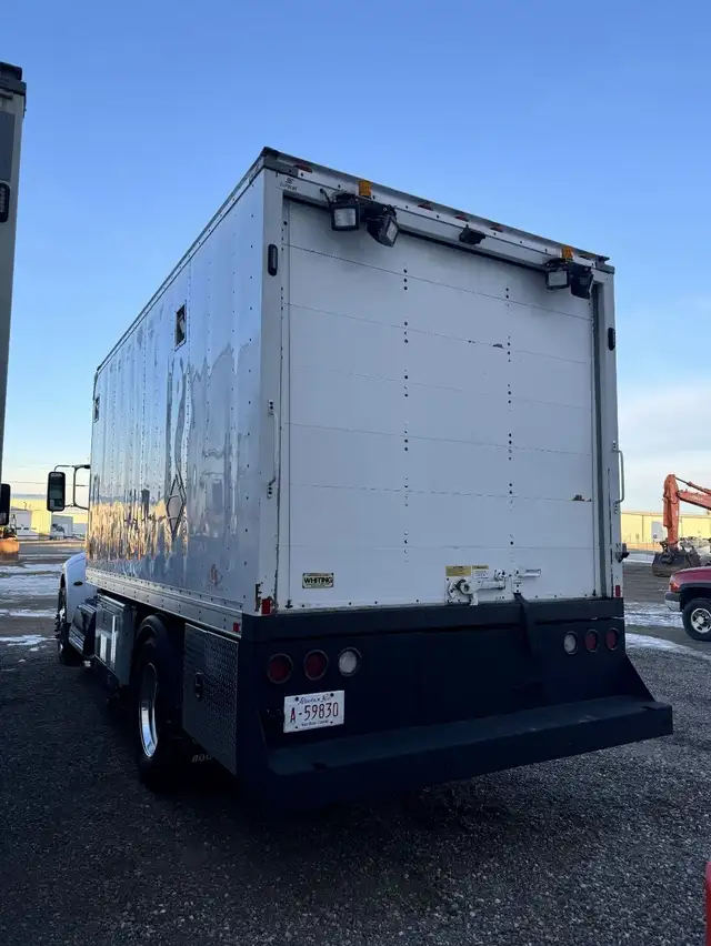 2018 PETERBILT 337 in Heavy Trucks in Calgary - Image 7