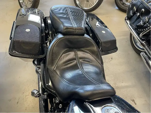 2013 Harley-Davidson CVO Road King 110TH ANNIVERSARY CVO/110 TWI in Street, Cruisers & Choppers in North Bay - Image 22