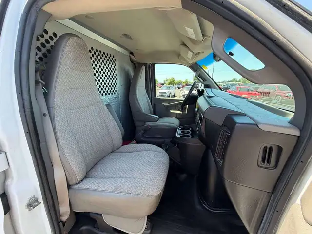 2017 GMC Savana5352715857382707216