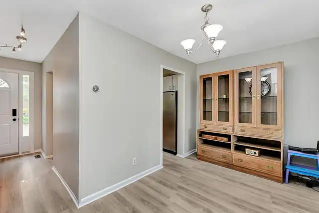 Bright 3 Bed, 3 Bath Townhome for Rent in Blackburn + 2 Parking63436971463427124