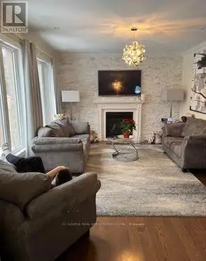 MAIN & UPPER - 108 SHARPE CRESCENT New Tecumseth (Tottenham), On in Long Term Rentals in Barrie - Image 5