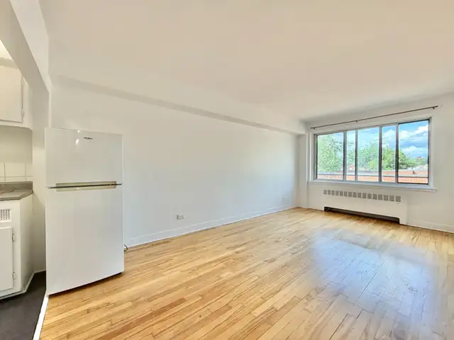 1 bedroom - Heat & Appliances included - Metro Edouard Montpetit