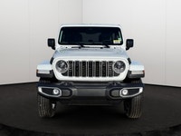 This 2026 JEEP WRANGLER 4-DOOR SAHARA has the following options Cloth Low-Back Bucket Seats, Remote... (image 6)